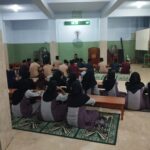 INDRAHKAN TINGGAL DI ASRAMA